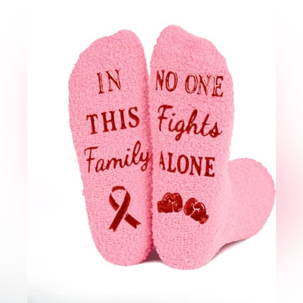 Inspirational socks, women battling cancer “In this family, no one fights alone”